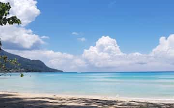 Anse Beau Vallon Strand tenger hőmérséklete