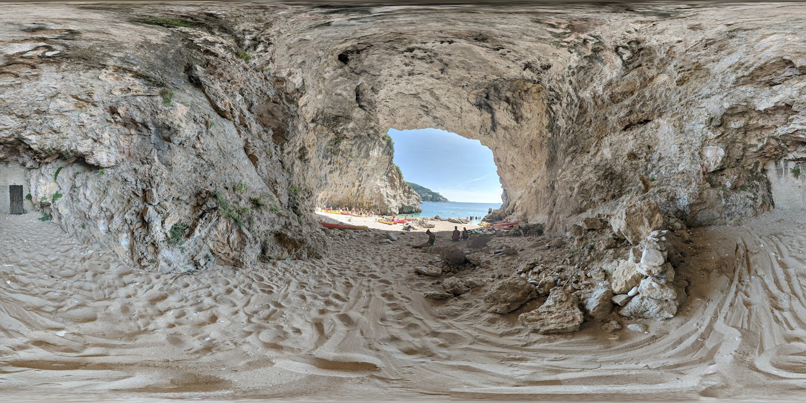  Betina Cave  strand - Croatia