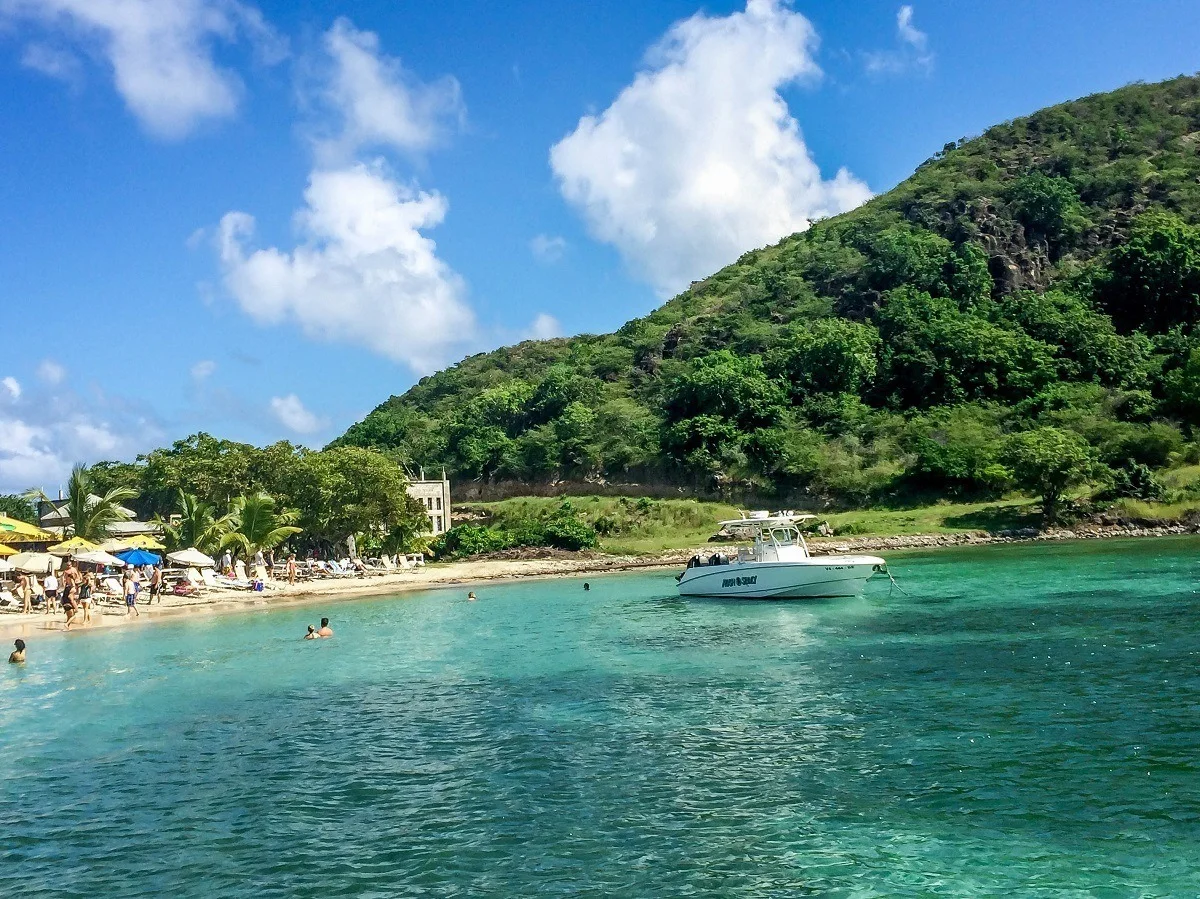  Cockleshell  strand - Saint Kitts
