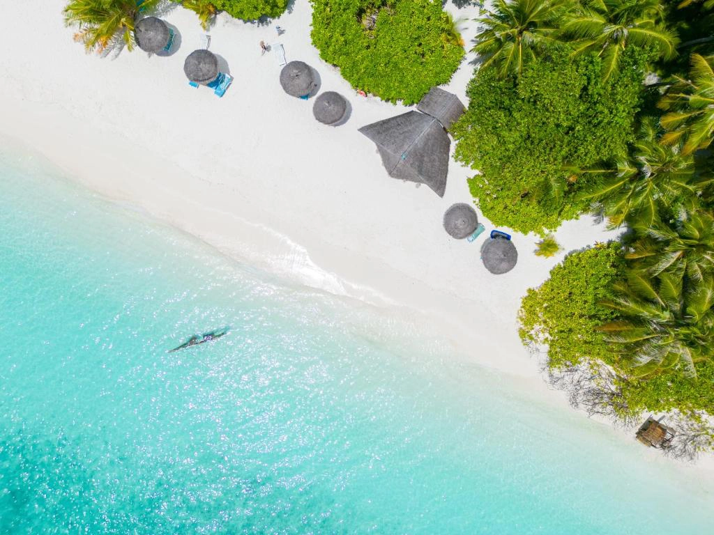  Fihalhohi Island  strand - Maldives