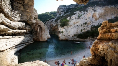 Porcos Bay 